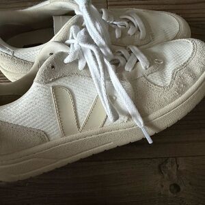 Veja Women's Cream and White Sneakers